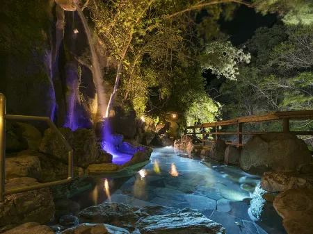 Hananosato Onsen Sansuikan Отели рядом со станцией Станция Такацуки