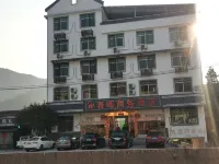 Longnan Chunhui Business Hotel Hotels near South Wudang Mountion