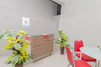 RedDoorz @ Gedangan Sidoarjo Hotels in Gedangan