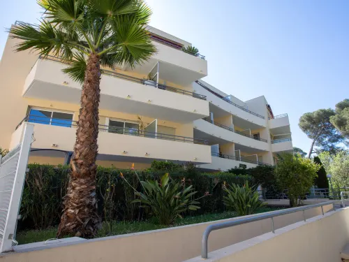 Le Royal Park - Homestays