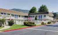 Motel 6 Grants Pass, or Hotels in Grants Pass