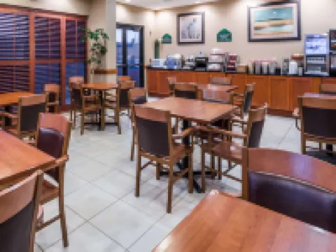 Wingate by Wyndham New Braunfels Hotels in Comal County