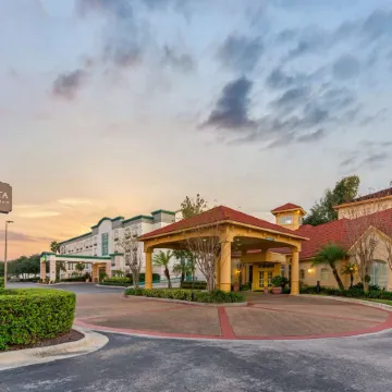 La Quinta Inn & Suites by Wyndham USF (Near Busch Gardens) Отели рядом с достопримечательностью «Парк аттракционов Busch Gardens»