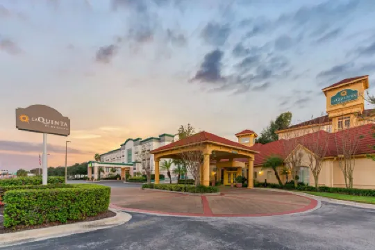 La Quinta Inn & Suites by Wyndham USF (Near Busch Gardens)