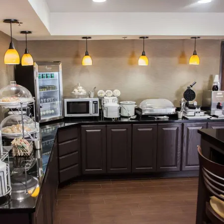 Garner Hotel Topeka West by IHG