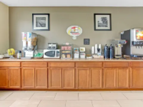 ซุปเปอร์ 8 บายวินด์แฮม เกอร์นี โรงแรมในGurnee