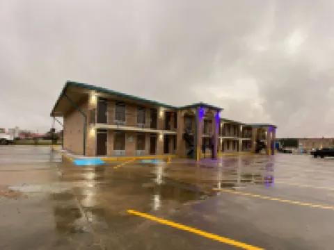 เดย์สอินน์ บายวินด์แฮม ฟอเรสต์ โรงแรมในฟอเรสต์