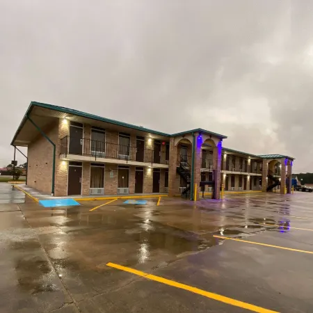Days Inn by Wyndham Forest Отели в г. Форест