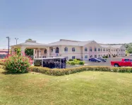 Quality Inn & Suites Hotels in Center Point