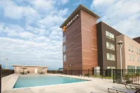 La Quinta Inn & Suites by Wyndham San Marcos Outlet Mall Hotels in San Marcos