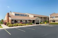AmericInn by Wyndham West Bend Hotel a 