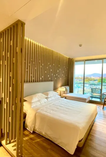 ห้องดีลักซ์หนึ่งเตียงคิงไซส์ (6 ฟุต)วิวภูเขา