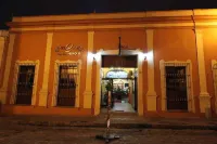 Dos Patios Querétaro Curamoria Collection