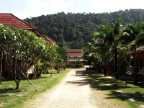 Lanta Bee Garden Bungalow