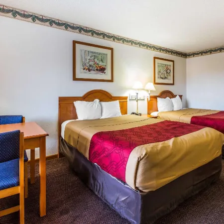 Econo Lodge Inn & Suites