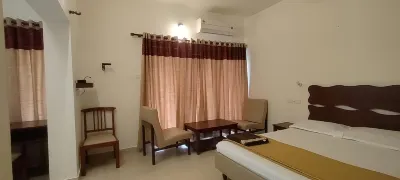 Riverok Resorts Hotels near Athirappilly Waterfalls Bottom View Point