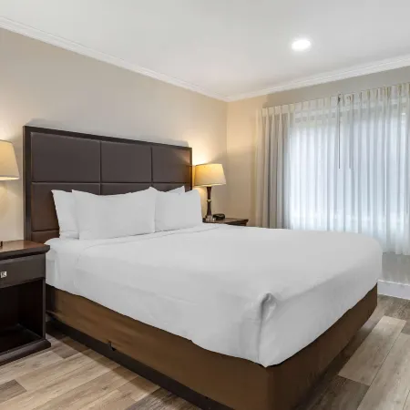 Best Western Carmels Town House Lodge Отели рядом с достопримечательностью «Пляж Кармел»