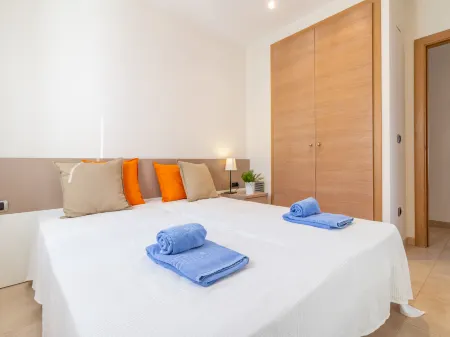 Del Port Отели рядом с достопримечательностью «Волнительный клуб»