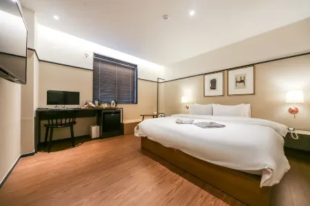 Changwon Brown Dot Hotel Palyong