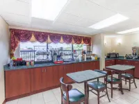 SureStay Hotel by Best Western Lenoir City - breakfast