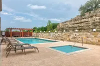 Baymont Inn & Suites by Wyndham Glen Rose - Swimmingpools