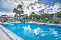 Jupiter Bay Condo w/ Pool < Half Mile to Beach! - Hot Tub