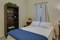 Dock & Fire Pit: Lake Tawakoni Vacation Rental! - parking