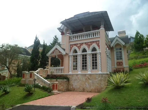 Villa Kota Bunga Matahari