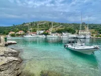 Sunshine Deluxe 80m2 Apartment with Pool, 50 m2 Garden Lounge and Outdoor Space