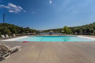 Lakefront Branson Cabin 6 Mi to Branson Strip! Hotels in Ruth C Township