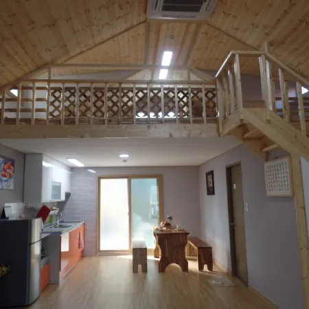 Daejeon Jangtaesan Wildflower Pension
