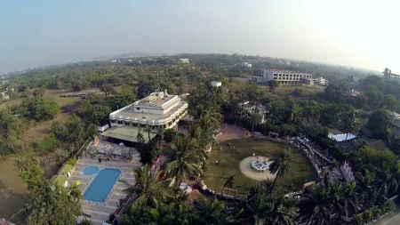 Sandy Resort Отели рядом с достопримечательностью «Мирасол Лейк Гарден»