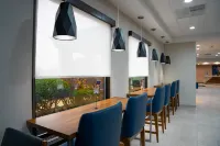 Holiday Inn Express & Suites West Chester Hoteles en Municipio de Concord