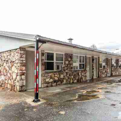 Rodeway Inn Hotel Exterior