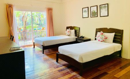 Tree House Hotel - Housity