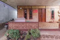 RedDoorz @ Geopark Ciletuh Sukabumi Hotels in Ciemas