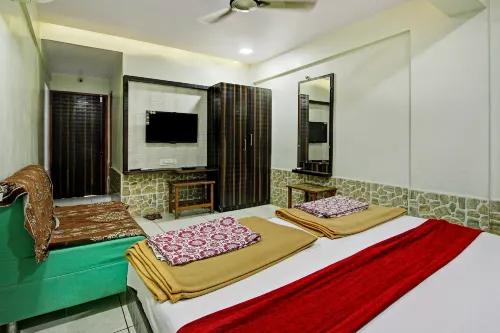 Hotel Kaveri فنادق في سومناث