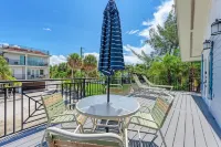 May Specials • Walk to Beach • Shared Pool • Renovated Kitchen 2026