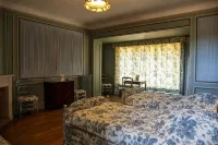 Chambres d'Hôtes Manoir de Beaumarchais Hotels in Neufmoutiers-en-Brie