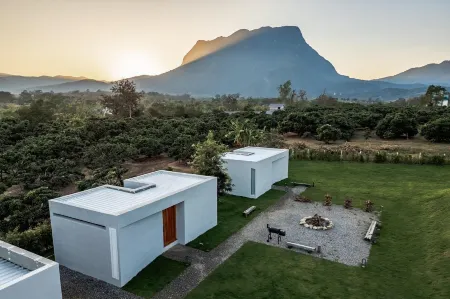 Mist Villa Отели рядом с достопримечательностью «Tree House Hideaway»