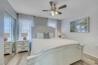 Weekender by AvantStay Gorgeous Beach Front Home w Ocean View