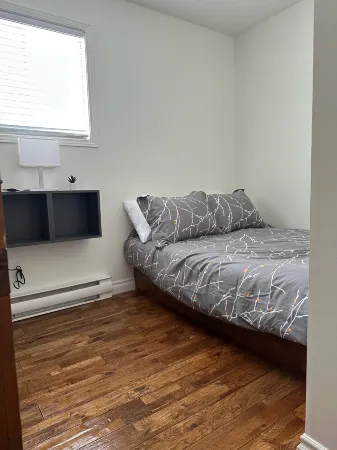 Renovated Chalet for Rent in Front of the Lake Отели в г. Ла Вале-де-ла-Гатино