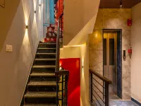 Madpackers Jaipur Hotels near Pink Square Mall