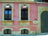 B&B Triskèles Hotels near the Shrine of Our Lady of Tears