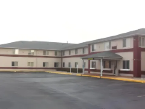 Super 8 by Wyndham Ionia MI