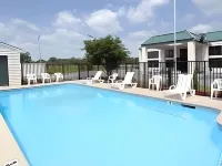 Days Inn by Wyndham Clinton Hotels in Clinton