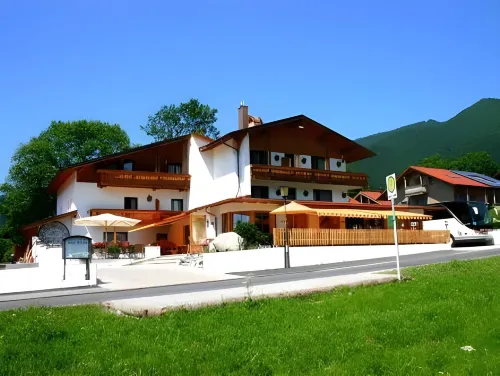 Arnika Garni Hotels in Eschenlohe