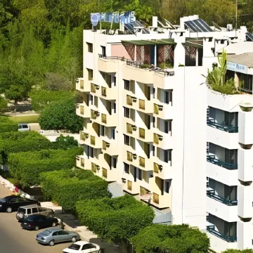 Résidence Hotelière Fleurie Отели рядом с достопримечательностью «Легзира»