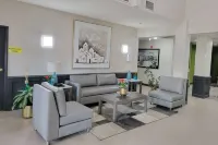 Super 8 by Wyndham Aurora/Naperville Area Hotels in Aurora