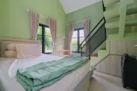 Kebun Mandena Farmstay Hotels in Caringin